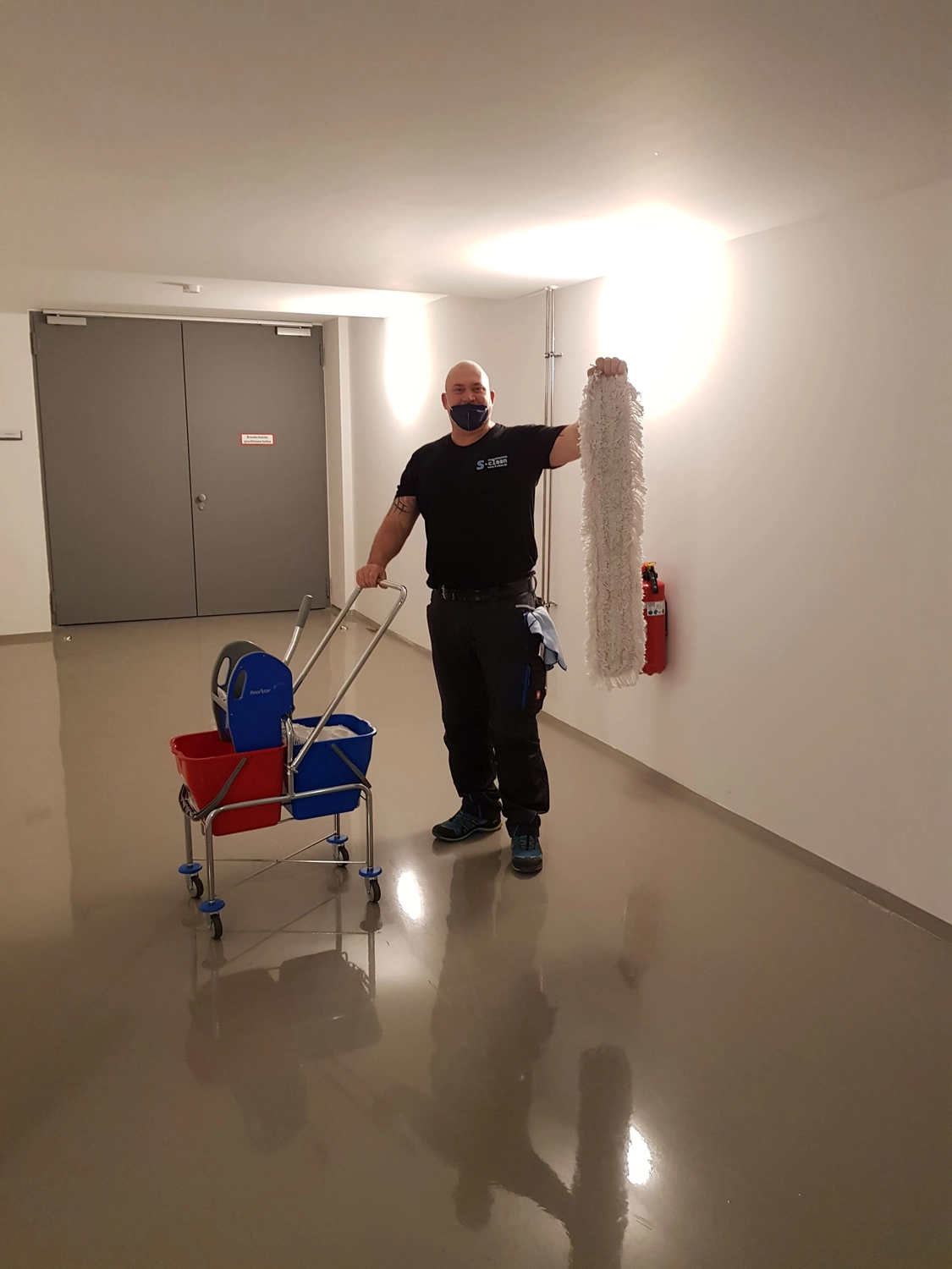 S-Clean — Glas- & Gebäudereinigung — Berlin — Treppenhausreinigung