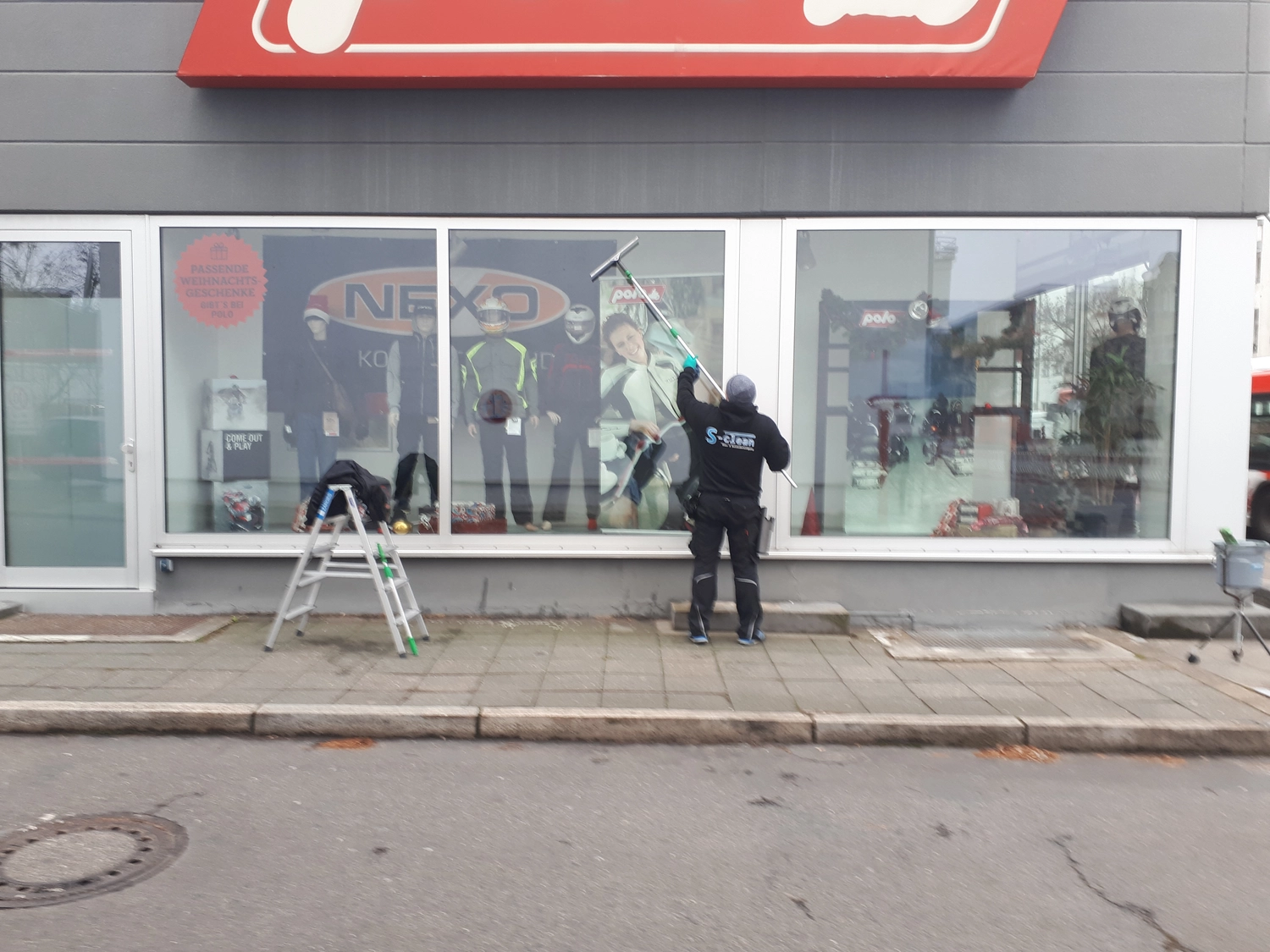 Unterhalts-, Grund- und Glasreinigung aller Art