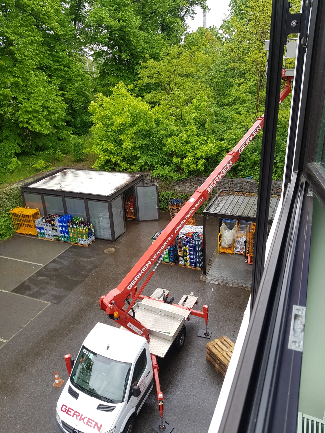 Reinigung mit Arbeitsbühnen, Steiger, Gondeln, Befahranlagen